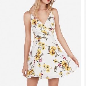 EXPRESS - Floral Mini Dress - M